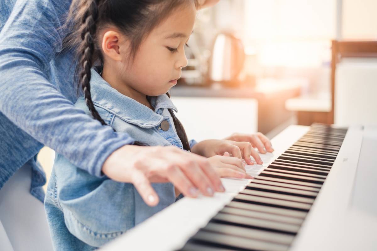 Apprendre le piano avec des cours pour les enfants